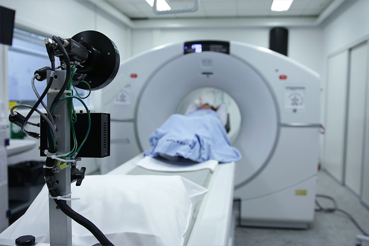 auto-buffing-machine-used-in-medical-device-industry-sector